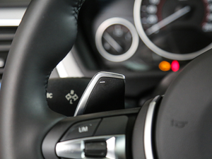 2018330i xDrive M \ п؅^