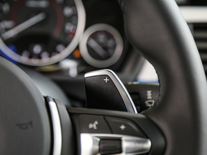 2018330i xDrive M \ п؅^