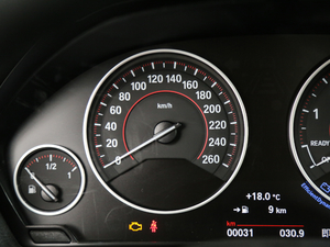 2018330i xDrive M \ п؅^