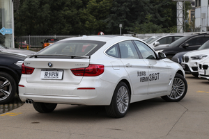 2018款320i 豪华设计套装 整体外观