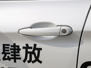 2018款320i 豪华设计套装 主驾门拉手