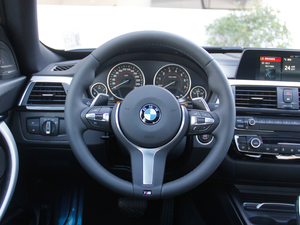 2018款320i M 运动型 方向盘