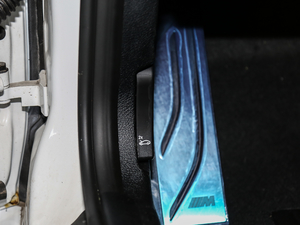 2018225i M\(yn)(dng) g