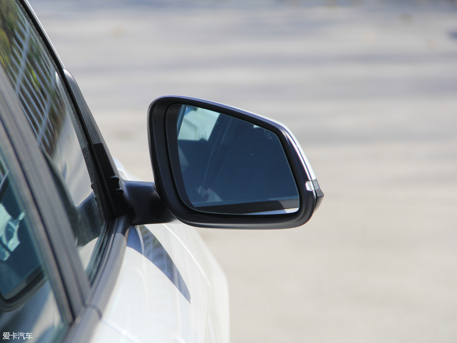 2018R1ϵɎ 118i \OӋb