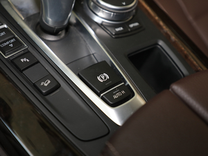 2018款xDrive28i 驻车制动器