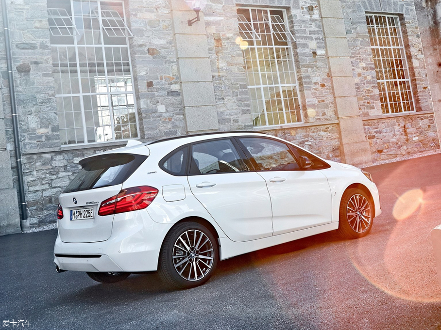 2018R2ϵʽτ܇ 225xe iPerformance