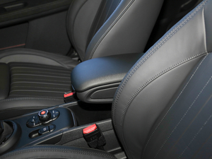 2018款2.0T COOPER S ALL4 艺术家 中央扶手箱