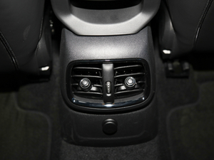 2018款2.0T COOPER S ALL4 艺术家 中控区