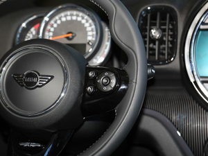 2018款2.0T COOPER S ALL4 艺术家 中控区