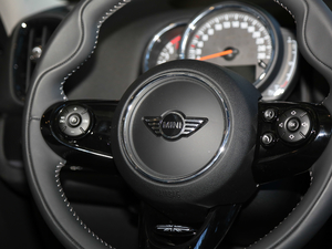 2018款2.0T COOPER S ALL4 艺术家 中控区