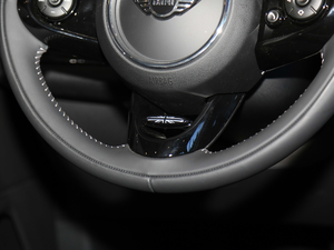 2018款2.0T COOPER S ALL4 艺术家 中控区