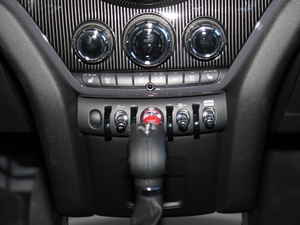 2018款2.0T COOPER S ALL4 艺术家 中控区