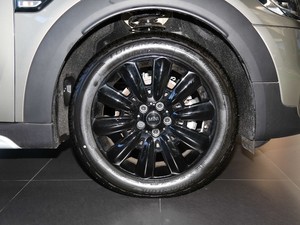 2018款1.5T COOPER ALL4 艺术家 轮圈
