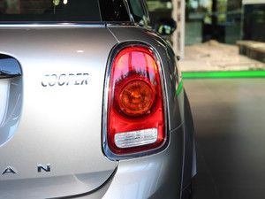 2018款1.5T COOPER ALL4 艺术家 尾灯