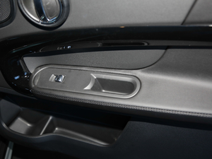 20181.5T COOPER ALL4 ˇg g