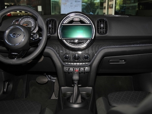 2018款1.5T COOPER ALL4 艺术家 中控台
