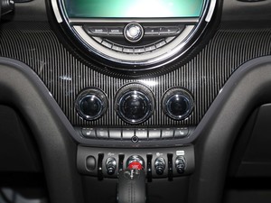 2018款1.5T COOPER ALL4 艺术家 空调调节