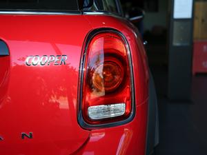 2018款1.5T COOPER ALL4 艺术家 尾灯