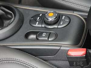 2018款1.5T COOPER 特别版 驻车制动器