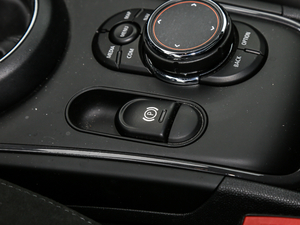 2019款1.5T COOPER 艺术家周末旅行版 驻车制动器