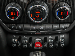 2019款1.5T COOPER 艺术家周末旅行版 中控区