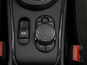 2019款1.5T COOPER 艺术家周末旅行版 中控区