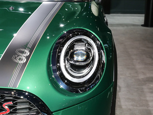 2019款三门版 1.5T COOPER 60周年纪念 大灯