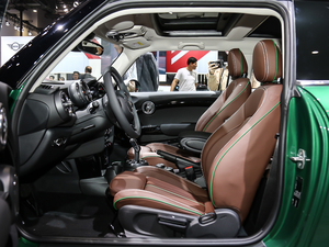 2019款三门版 1.5T COOPER 60周年纪念 前排空间