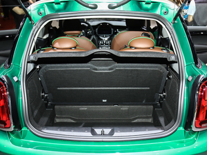 2019款三门版 1.5T COOPER 60周年纪念 行李厢空间