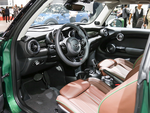 2019款三门版 1.5T COOPER 60周年纪念 内饰全景