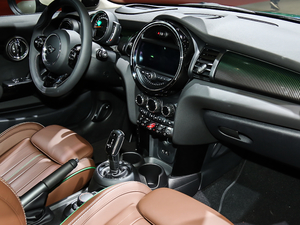 2019款三门版 1.5T COOPER 60周年纪念 中控台