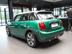 2019款五门版 1.5T COOPER 60周年纪念 左后45度