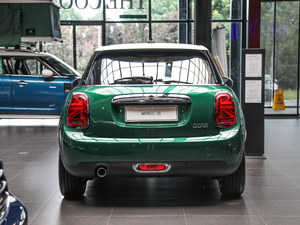 2019款五门版 1.5T COOPER 60周年纪念 正后	