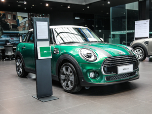 2019款五门版 1.5T COOPER 60周年纪念 整体外观