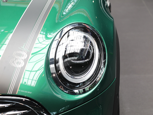 2019款五门版 1.5T COOPER 60周年纪念 大灯