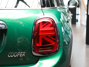 2019款五门版 1.5T COOPER 60周年纪念 尾灯