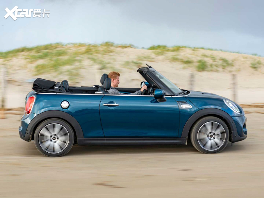 2020MINI Convertible Sidewalk Edition