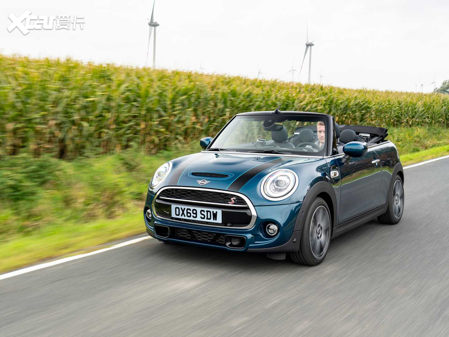 2020MINI Convertible Sidewalk Edition
