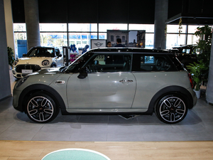 2020款三门版 2.0T COOPER S 经典派 绝色版 正侧（左）