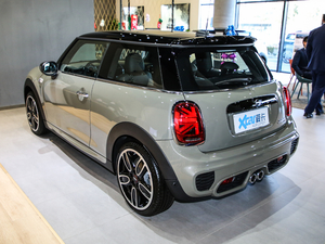 2020款三门版 2.0T COOPER S 经典派 绝色版 左后45度
