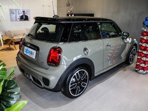 2020款三门版 2.0T COOPER S 经典派 绝色版 整体外观