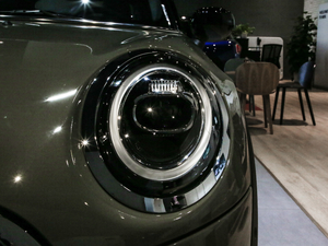 2020款三门版 2.0T COOPER S 经典派 绝色版 大灯