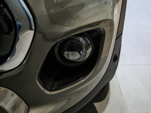 2020款三门版 2.0T COOPER S 经典派 绝色版 前雾灯