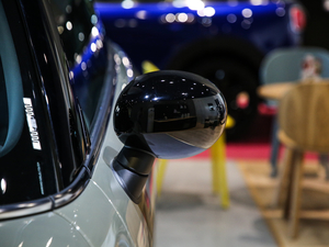 2020款三门版 2.0T COOPER S 经典派 绝色版 后视镜