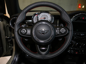 2020款三门版 2.0T COOPER S 经典派 绝色版 方向盘