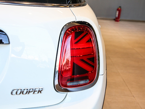 2020款五门版 1.5T COOPER 经典派 绝色版 尾灯