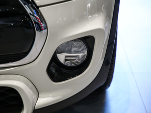 2020款五门版 1.5T COOPER 经典派 绝色版 前雾灯