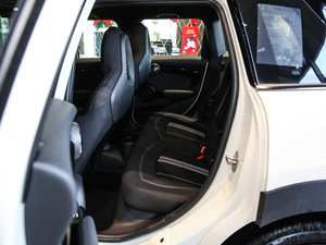 2020款五门版 1.5T COOPER 经典派 绝色版 后排空间