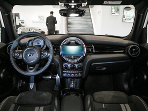 2020款五门版 1.5T COOPER 经典派 绝色版 内饰全景