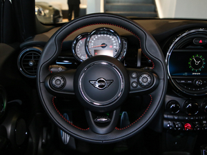 2020款五门版 1.5T COOPER 经典派 绝色版 方向盘